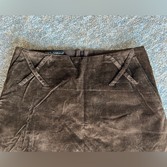 EUC authentic Dolce & Gabbana midi corduroy skirt with a silk lining. - Picture 2 of 12